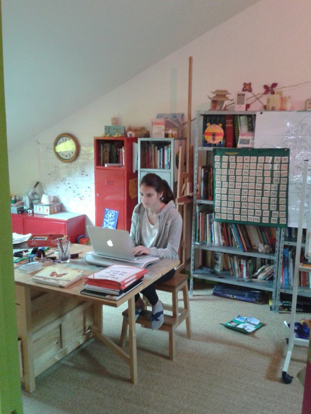 Etre et devenir - Emma devant son bureau
