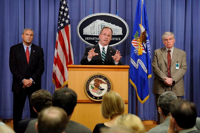 Conférence de presse du FBI après l'attaque à l'anthrax