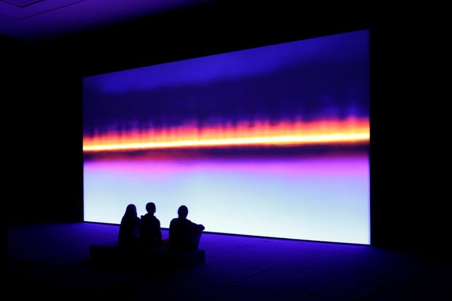 Resounding Ultraviolet (2014) Susan Hiller Installation vidéo