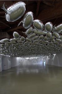 Philippe Parreno, «Speech Bubbles (Silver)», 2009, 1500 ballons mylar argent mat, dimensions variables, Collection Enea Righi
