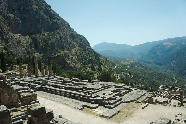Temples d'Apollon sur le site archéologique de Delphes en Grèce.