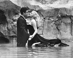 Anita Ekberg et Marcello Mastroianni dans "La Dolce Vita"