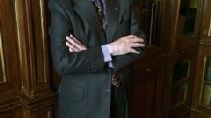 Pierre Bergé dans sa bibliothèque