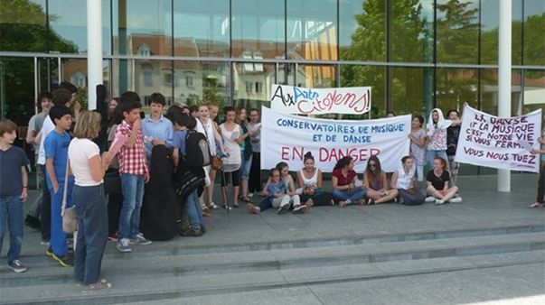 Manifestation des élèves pour le maintien de leur conservatoire - © Ardamuse