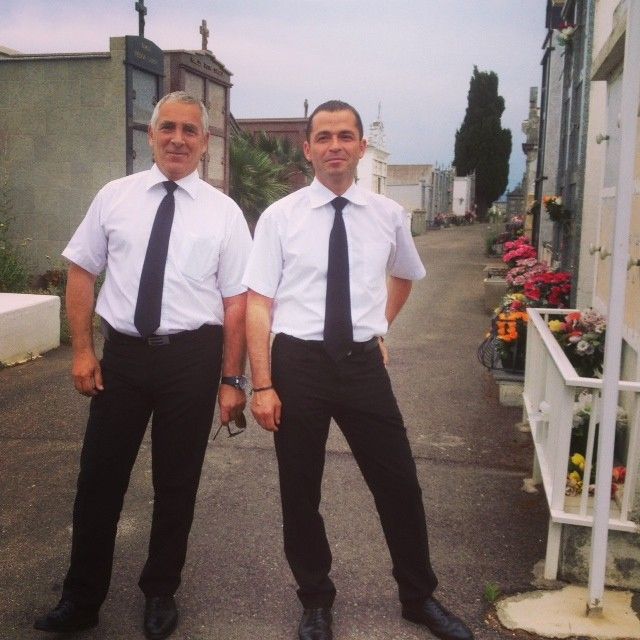 Au cimetière de Bastia, Guy Morganti et Thierry Lagrange des Pompes funèbres corses