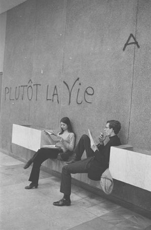 Grève des étudiants, université de Nanterre, près de Paris mars 1968 Gilles Caron Tirage moderne d’après négatif original.