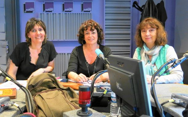 Par un bel après midi de juin : Annie Collognat-Barès, Aline Pailler & Sandrine Mirza ( de gauche à droite )