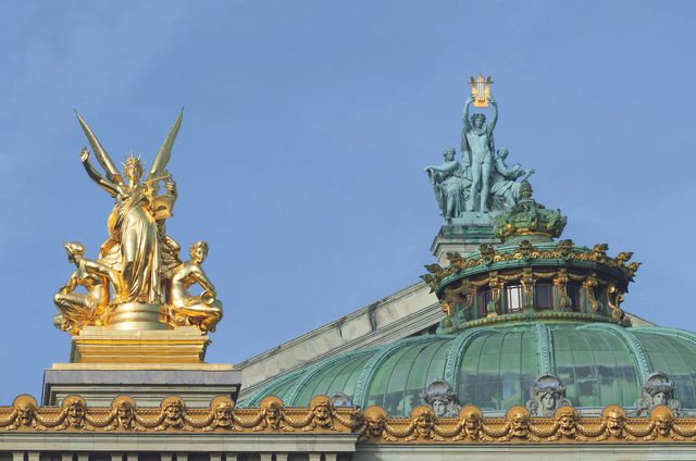 "Opéra Garnier" (éditions de la Martinière) : Apollon élevant sa lyre, d'Aimé Millet et L'Harmonie, de Charles Gumery