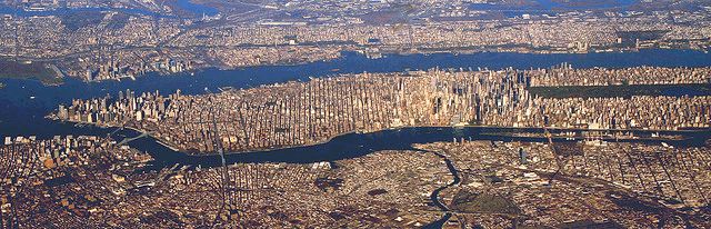 A Manhattan Sandwich between new Jersey (above) and Brooklyn/Queens (below)