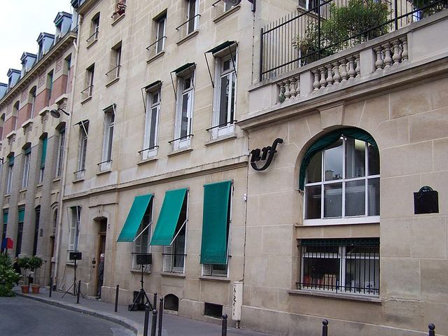 Siège de la NRF, éditions Gallimard, le jour de l'inauguration de la rue Gaston-Gallimard le 15 juin 2011