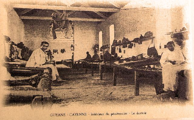 Le dortoir du pénitencier de Cayenne