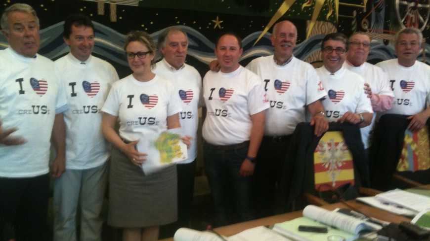Les élus de la droite républicaine et leurs tee-shirts
