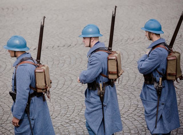 Des soldats en costume de la guerre 14-18 lors du défilé du 14 juillet 2014