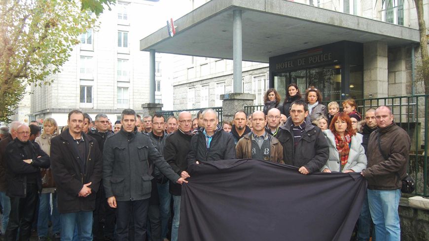 Suicide d'un policier : rassemblement devant le commissariat de Brest le 20 novembre 2013
