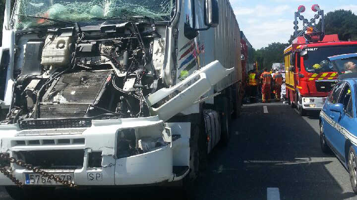 L'un des deux poids-lourds impliqués dans l'accident.
