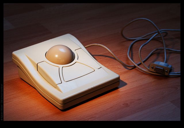 Un trackball proche de celui qu'ont testé Ana et Lilou