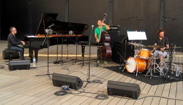 Le trio pendant la balance à l'Amphithéâtre du Domaine d'O © Xavier Prévost France Musique