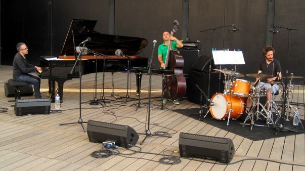 Le trio pendant la balance à l'Amphithéâtre du Domaine d'O © Xavier Prévost France Musique