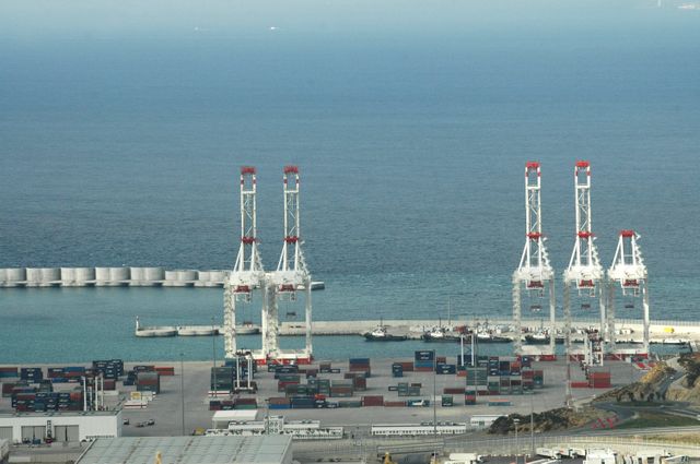 Vue du port de Tanger Med le 25 novembre 2009