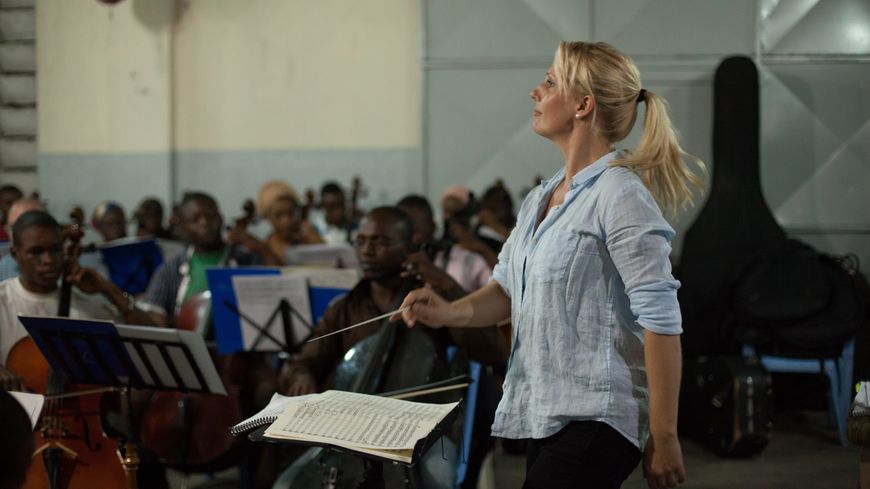Sofi Jeannin dirigeant l'OSK - Leonora Baumann
