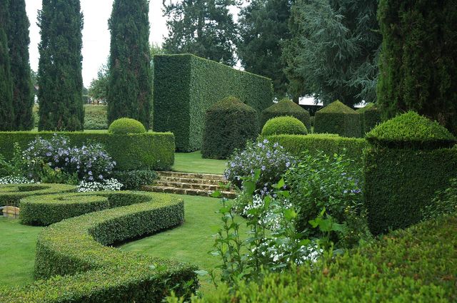 Art topiaire dans les jardins du manoir d'Eyrignacc