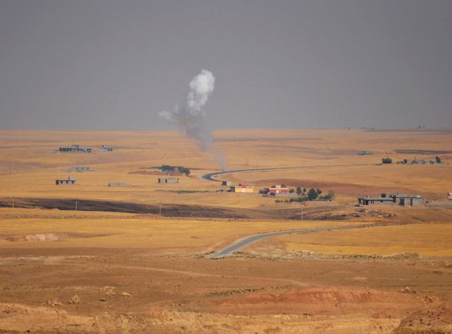 Les combats continuent à Sinjar, près de Mossoul, entre "peschmergas" kurdes et combattants de l'EI.