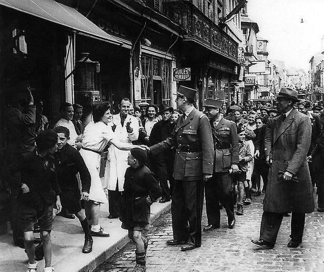 Le général de Gaulle à Bayeux le 14 juin 1944