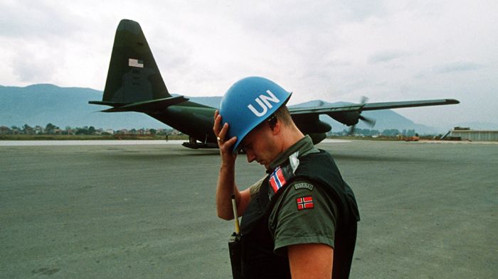 Casque bleu norvégien à l’aéroport international de Sarajevo assiégée, 1992