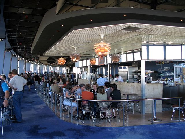 Au restaurant de la terrasse d'observation de la tour Montparnasse