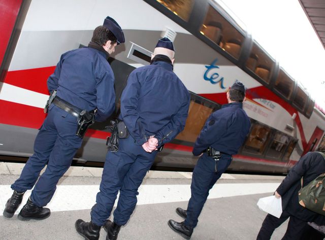 La plupart des Erythréens arrivent en France en train, avec des billets SNCF en règle, mais pas de papiers.