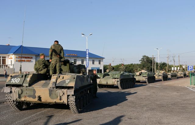 Une colonne de blindés russes a passé la frontière Ukrainienne