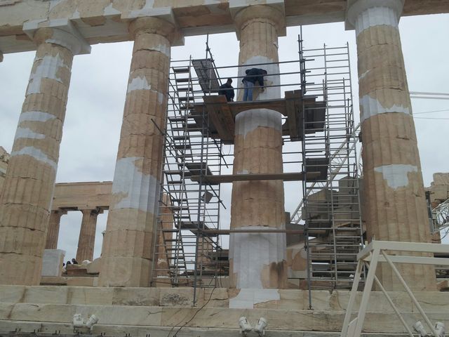 L'Acropole en travaux aussi