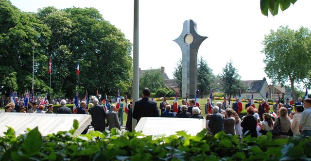 Mémorial de Valençay - Hommage aux 104 agents de la section F du SOE en 2001