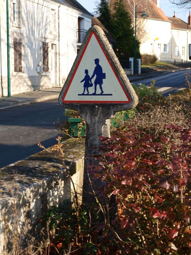 Panneau "attention école" à Velles