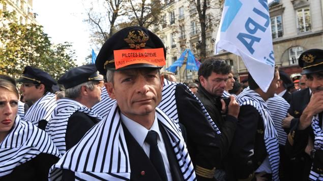 Manifestation de pilotes en grève devant l'Assemblée nationale le 23 septembre 2014