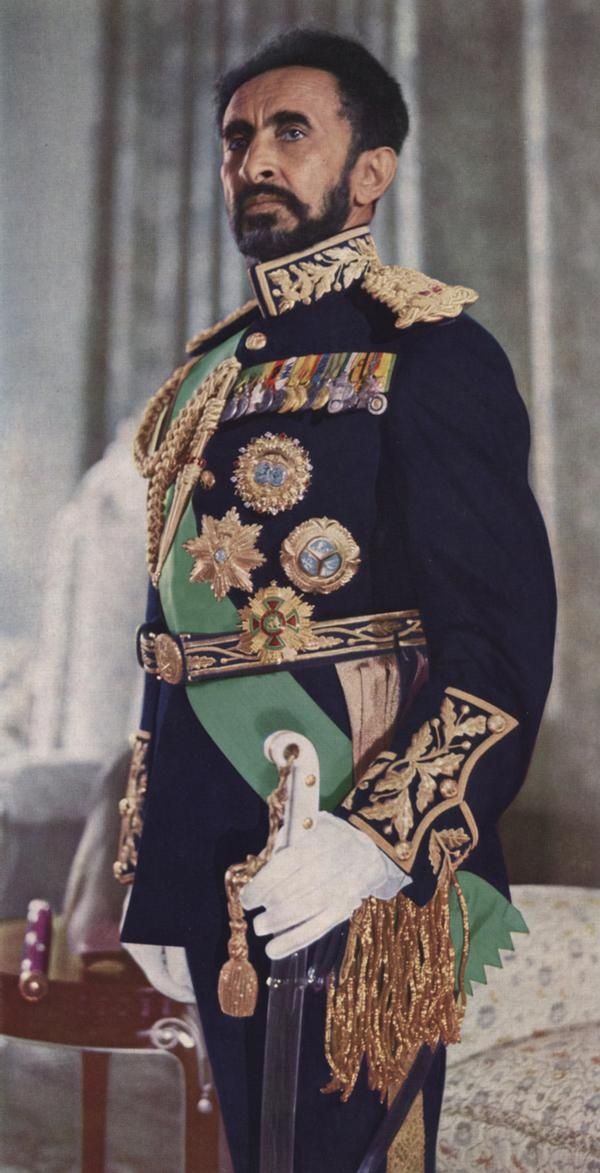 L'empereur Haïlé Sélassié en habit officiel en 1971