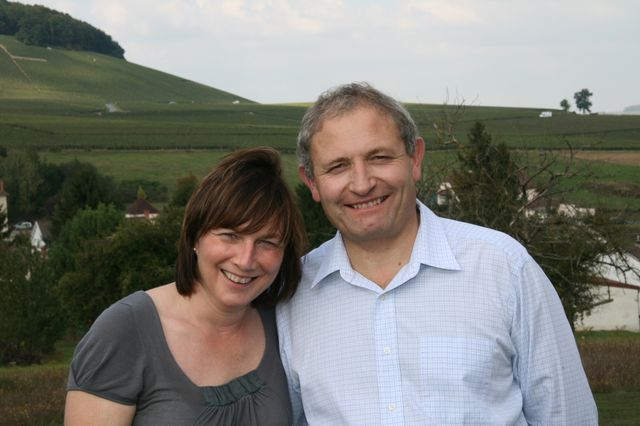 Martine et Michel Loriot dans les vignes
