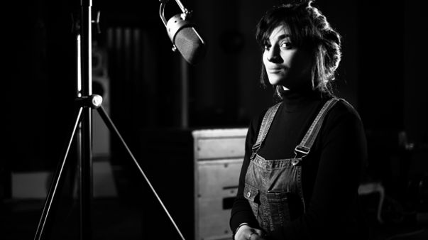 Camelia Jordana pendant l'enregistrement de son disque (©Vincent Josse)