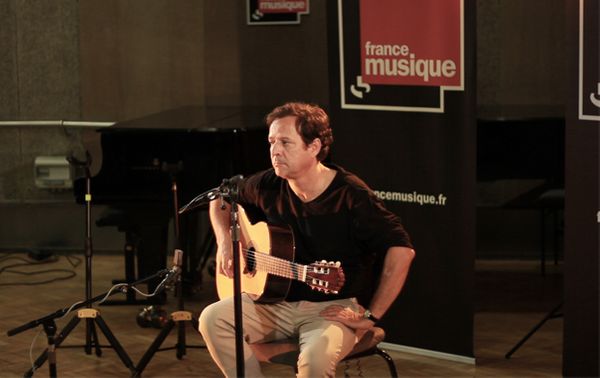 Marcio Maraco, en live dans la matinale culturelle (©Guillaume Decalf / Radio France)