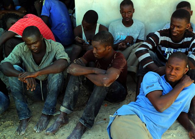Plusieurs dizaines de migrants ont été sauvés dimanche au large de la Libye
