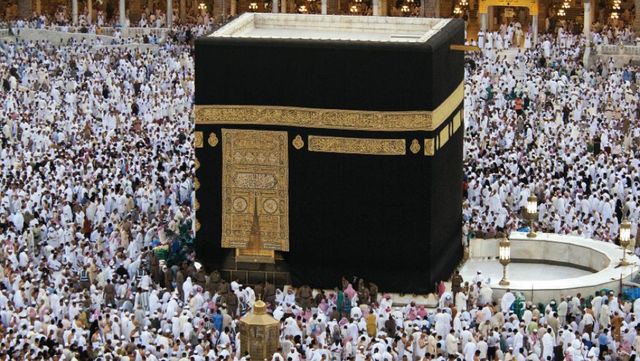 Détail de l'affiche de l'exposition « Hajj, le pèlerinage à La Mecque » à l'Institut du Monde Arabe (IMA).