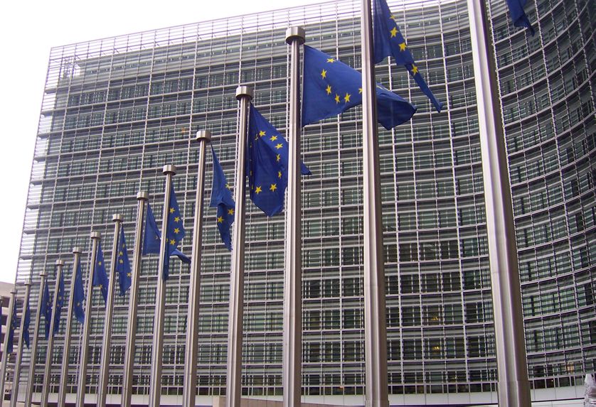 Drapeaux européens face aux locaux de la Commission, "Berlaymont Building", Bruxelles