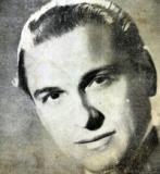 Portrait Romeo Gavioli . Musicien Tango. Pas bonne dimension