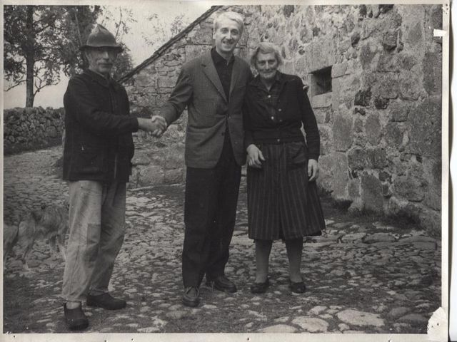 G.H. Rivière entouré de Jean et Joséphine Girbal lors de son enquête sur l'Aubrac en 1964