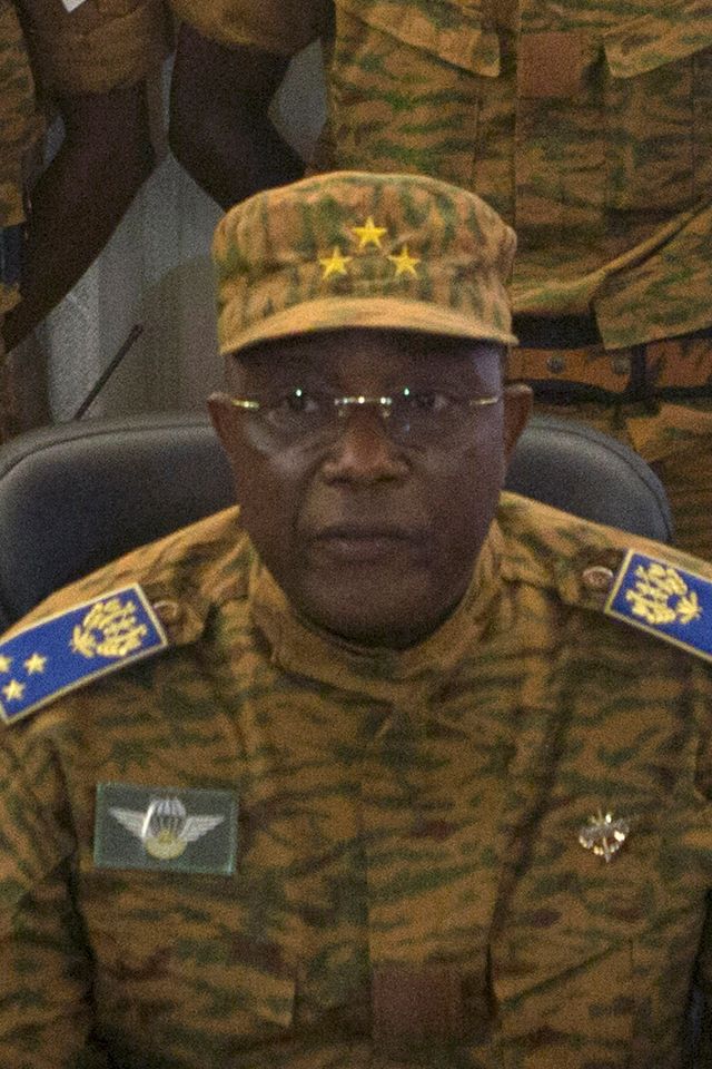 Le General Honore Traoré annonce qu'il prend la présidence du Burkina Faso
