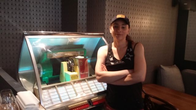 Rachel Moeller dans son restaurant