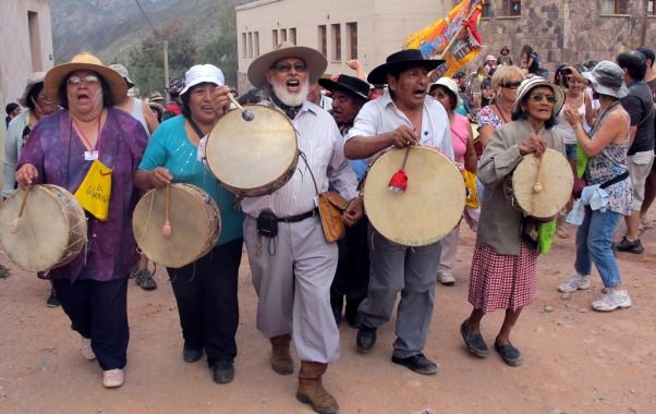 Une procession de baguala pour carnaval