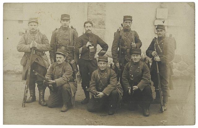 Carte postale d'époque réalisée d'après la photo d'un soldat