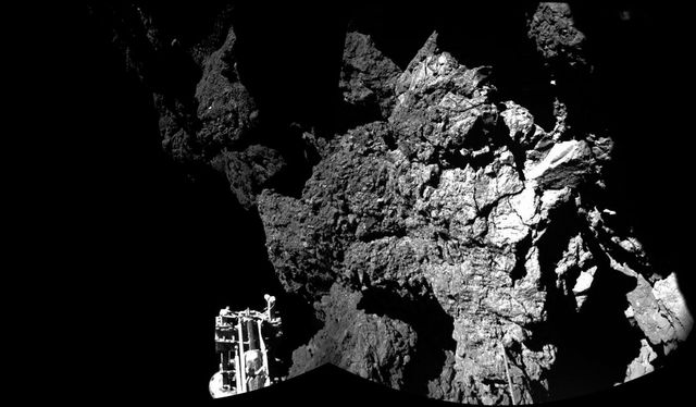 La première photo prise de Tchouri par les appareils de Philae