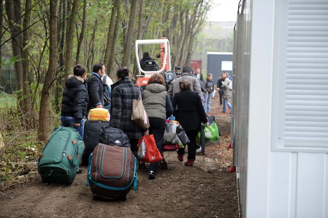 2vacuation de demandeurs d'asile albanais qui vivaient sous un pont